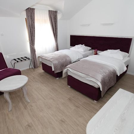 Apis Hotel Trebinje Exteriör bild