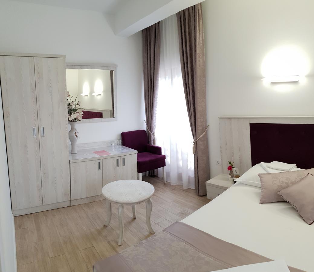 Apis Hotel Trebinje Exteriör bild