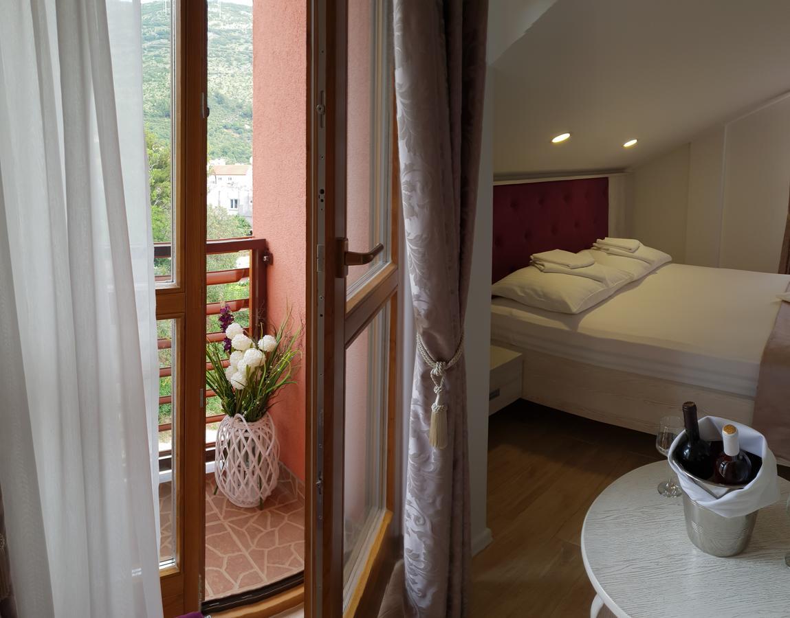 Apis Hotel Trebinje Exteriör bild